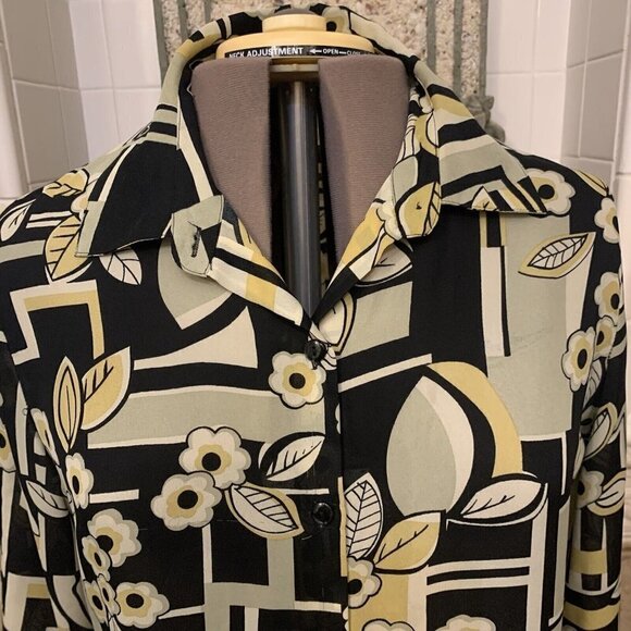 Michele Michelle. Size Large. Polyester 3/4 Sleeve w Flounce. Shirt. B58 - Picture 4 of 4